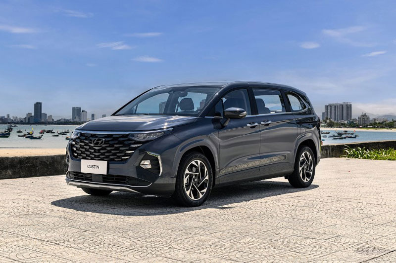 Hyundai Custin giảm giá 'sập sàn' tại đại lý