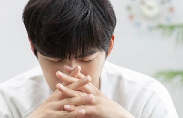 Đi làm về muộn, nhìn mâm cơm đầy những món cháy khét mà vợ nấu cho chồng, tôi xúc động và hạnh phúc đến rơi nước mắt