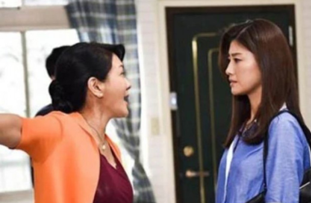 Ngày tìm thấy mẹ đẻ, bà đưa cho tôi túi tiền và nói câu làm tim tôi đau thắt lại