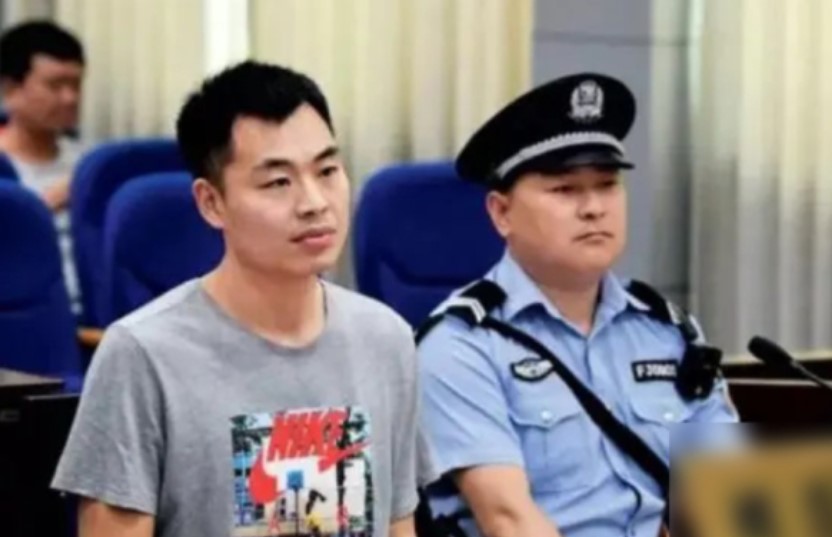 Người đàn ông trả thù thầy giáo cũ sau 20 năm, lời khai tại toà khiến dư luận dậy sóng: Bạo lực học đường ám ảnh nạn nhân cả đời