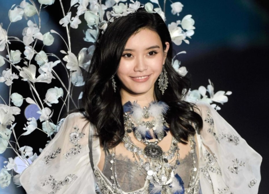 Thiên thần Victoria’s Secret vào gia tộc vua sòng bạc Macau: Tủi nhục vượt ải tuyển vợ, 5 năm chạy chỉ tiêu sinh con vẫn chưa chính thức làm dâu