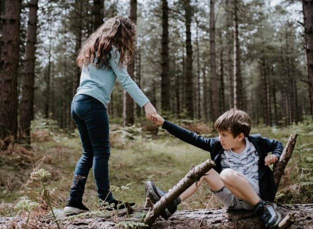 10 điều trẻ nên làm để học về sự tử tế, giúp trẻ sống hạnh phúc và khỏe mạnh hơn