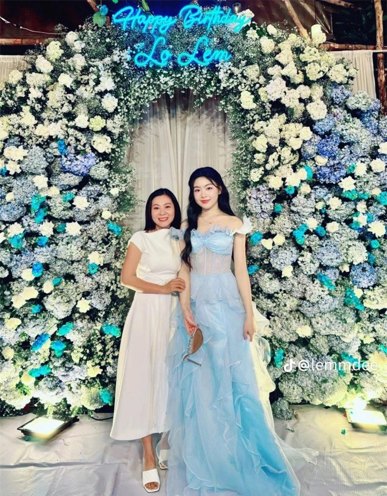 Con gái Quyền Linh đủ tuổi thi Hoa hậu, ngày sinh nhật ăn mặc lộng lẫy chỉ thiếu mỗi vương miện - 6