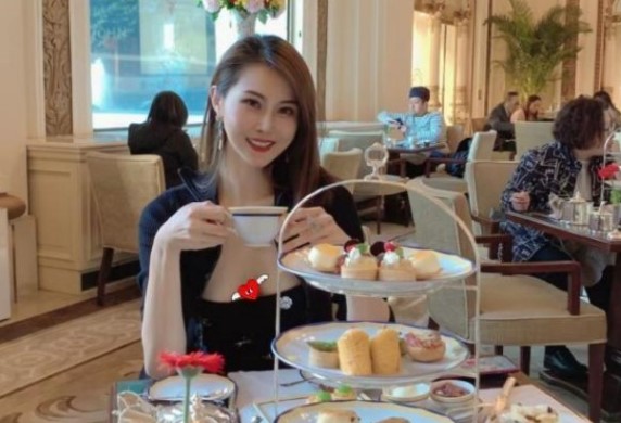 Đau khổ vì tình, 8X được "ông chú" hơn 30 tuổi theo đuổi, tặng hẳn căn biệt thự 300m2 trước cưới