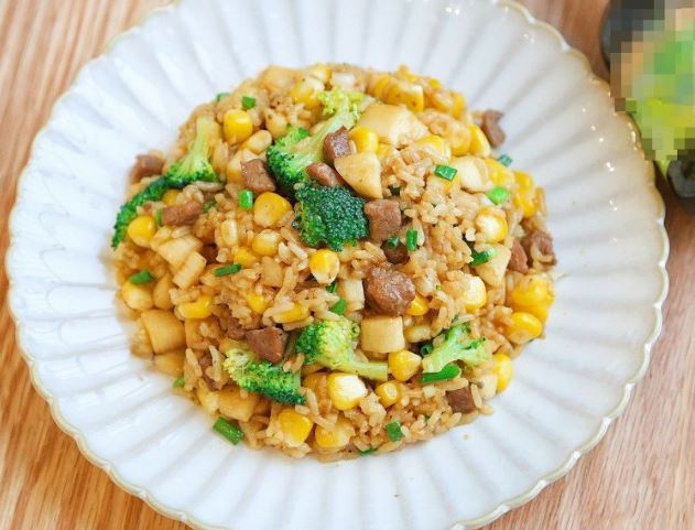 Cơm rang kiểu này chẳng cần phải nấu thêm nhiều món cả nhà vẫn no căng bụng