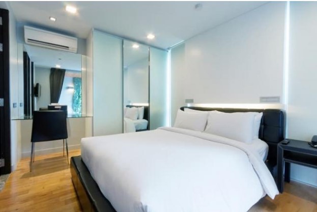 Tại sao tất cả khăn trải giường của khách sạn đều có màu trắng? Nhân viên phận dọn phòng tiết lộ: Để thuận tiện cho '5 việc' này