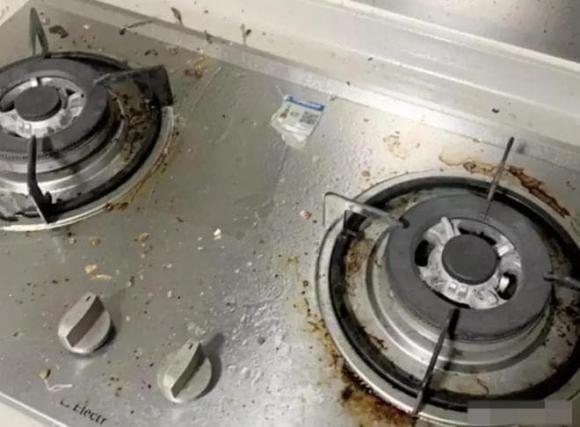 Dù bếp có bẩn đến đâu bạn cũng có thể loại bỏ vết dầu mỡ chỉ trong một bước, tiết kiệm thời gian và công sức!