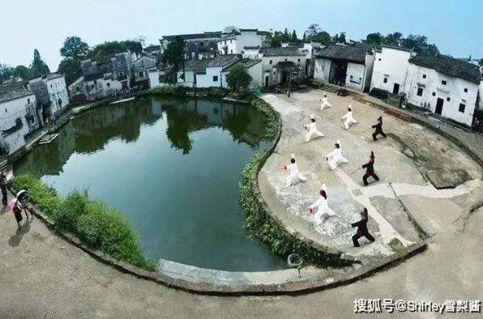 Bí ẩn ngôi làng cổ hơn 600 năm "không ai dám vào" ở Trung Quốc: Là nơi 1/4 hậu duệ Gia Cát Lượng ở, bài trí theo kiểu này thì chỉ có "cao nhân" mới dám ra vào