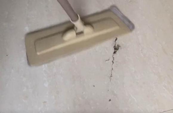 Sàn nhà bẩn đến mấy, tôi cũng sẽ hướng dẫn bạn cách lau sàn, rất tiết kiệm nhân công và sạch sẽ, sáng đẹp