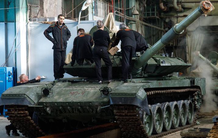 Nga đầu tư trang bị xe tăng để đối phó với máy bay không người lái