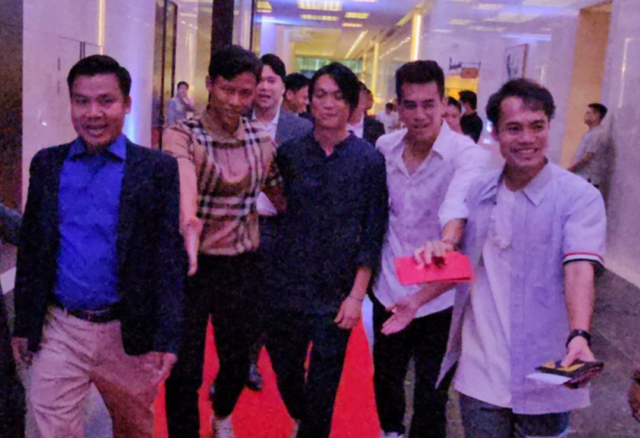 "Chủ tịch" đặc biệt nhất được cả Văn Toàn, Tiến Linh và Quế Ngọc Hải "hộ tống" dự đám cưới Quang Hải