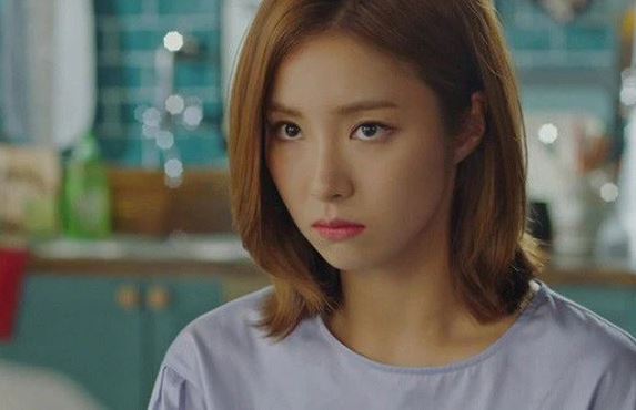 Ở nhà chồng dâu cả không khác gì ô sin, dâu út lại tựa con gái được cưng chiều, cho tới khi...