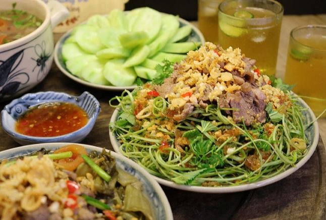 Cách làm nộm bò rau muống giòn ngon, thanh mát cho ngày hè