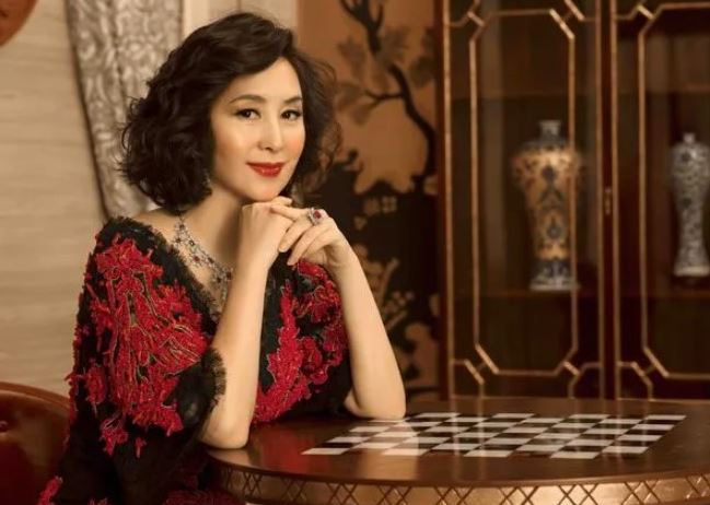 Phụ nữ giàu có thế nào, nhìn vào khuôn mặt là có thể biết được 3 dấu hiệu rõ ràng