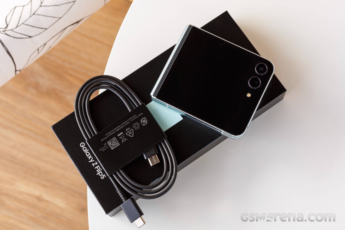 Samsung Galaxy Z Flip5 giảm giá kỷ lục hơn 13 triệu, điện thoại gập rẻ chưa từng có trong lịch sử khiến iPhone 15 ‘khóc ròng’