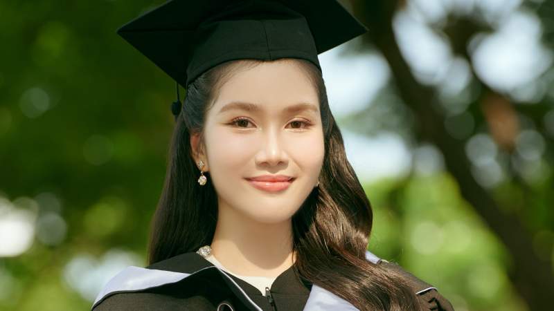 Á hậu Phương Anh tốt nghiệp Thạc sĩ loại giỏi Thương mại Toàn cầu tại Đại học RMIT