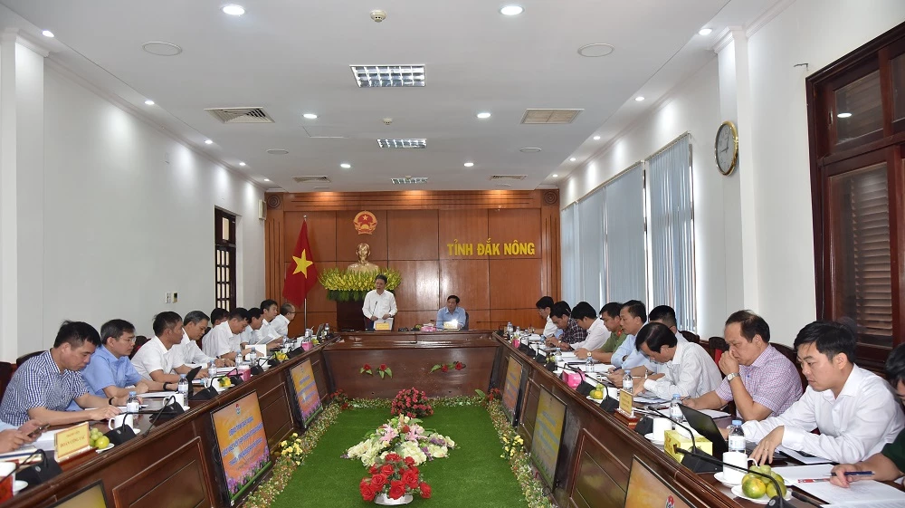 TKV báo cáo kế hoạch triển khai các dự án bô xít của tập đoàn trên địa bàn tỉnh Đắk Nông trong thời gian tới. 
