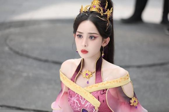 3 mỹ nhân Tân Cương: Địch Lệ Nhiệt Ba, Đồng Lệ Á và Cổ Lực Na Trát, sự nghiệp và nhan sắc ai hơn ai?