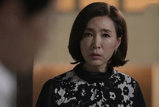 Con gái đi lấy chồng về nhà đẻ là khách, còn ở nhà chồng lại thành người dưng