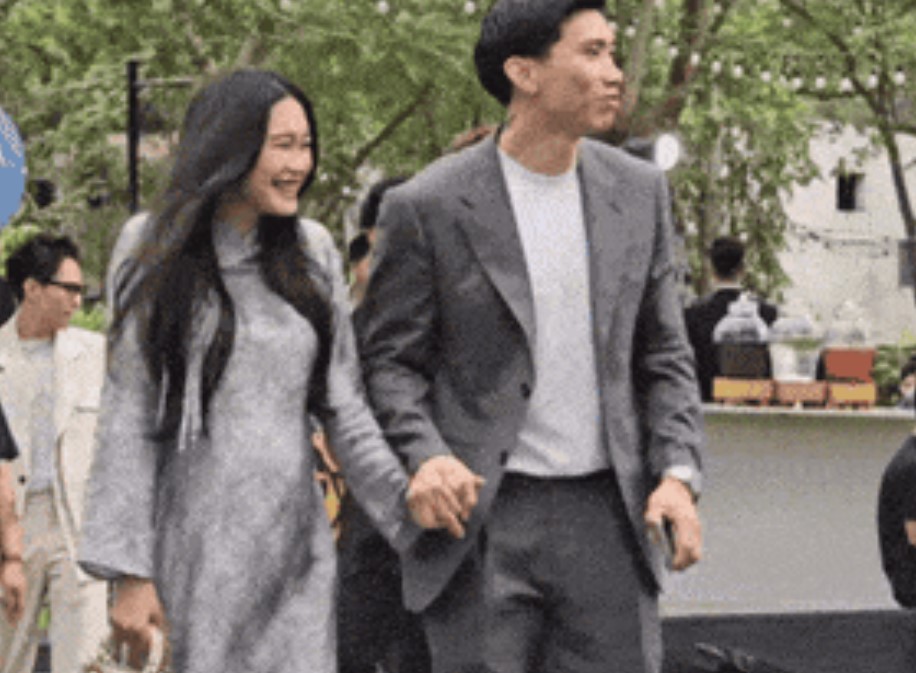 Doãn Hải My lên tiếng khi bị nói cố tình khoe giày cao gót LV chục triệu do Văn Hậu tặng, tự đặt câu hỏi để PR sản phẩm