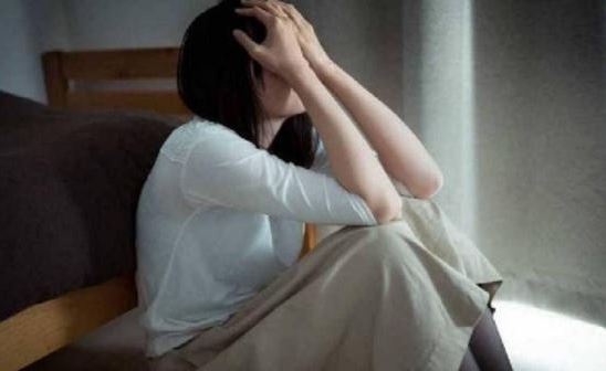 Mang bầu 3 tháng phát hiện chồng có hành động lạ trong nhà tắm, tôi bỏ đi trong đêm