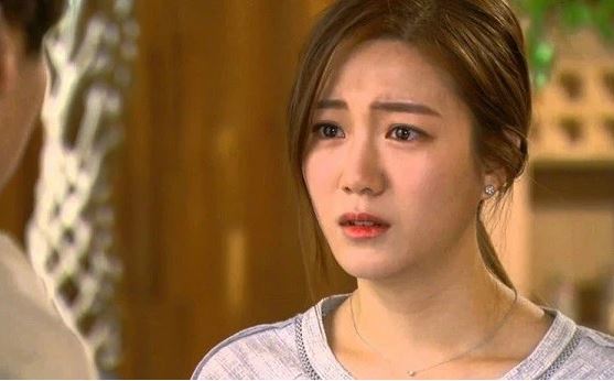 Chưa hết đau đớn vì cái chết của chồng, vợ bị gọi họp gia đình để làm việc này