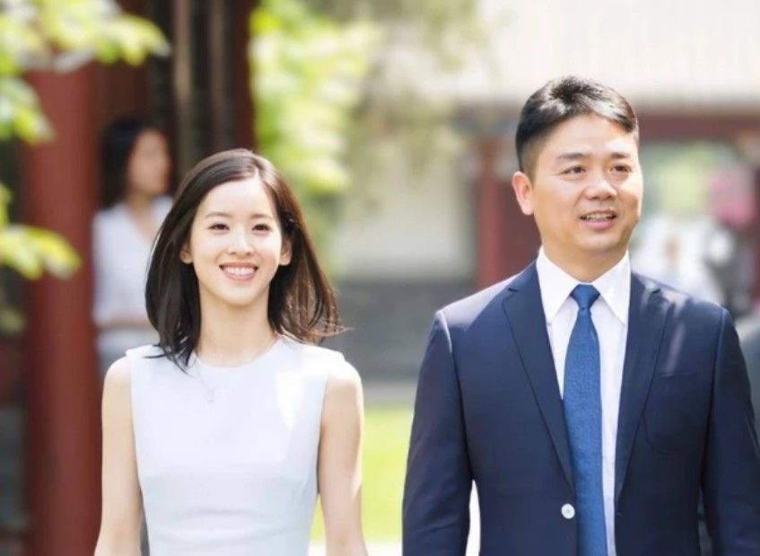 'Hot girl trà sữa' Trung Quốc sở hữu 8,4 tỷ USD ở tuổi 30