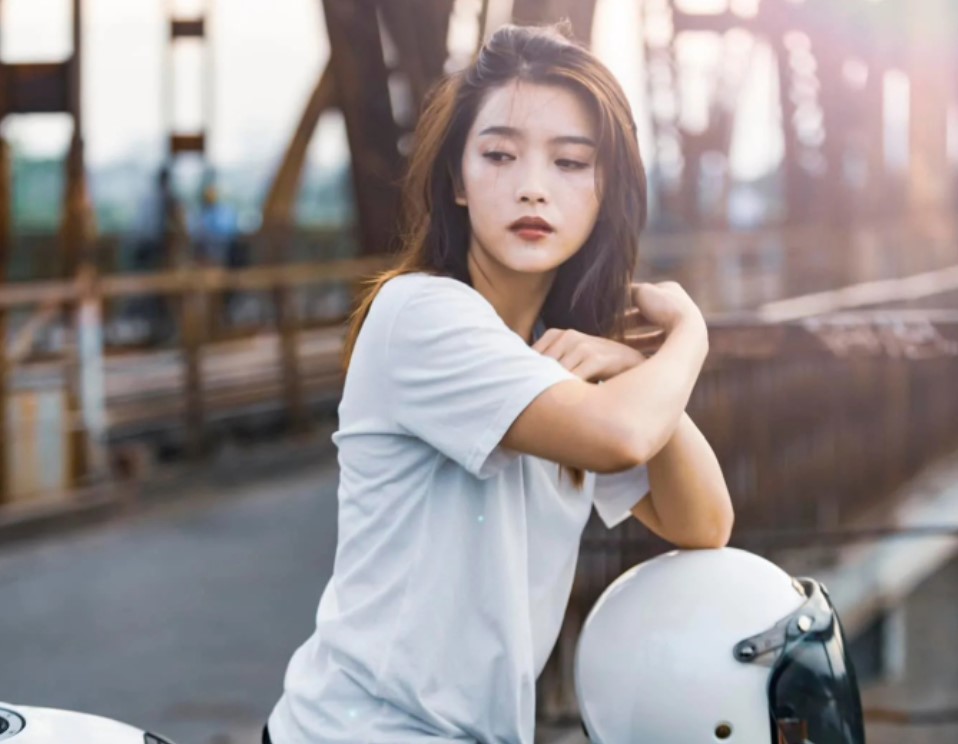 Cô nàng 27 tuổi mê tốc độ, cao dưới 1m60 cưỡi "chiến mã" nặng 200kg giá hơn 400 triệu, là "chủ tịch" hội chị em chơi xe tại Hà Nội