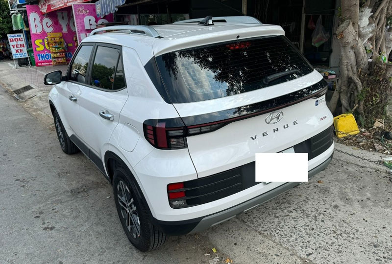 Hyundai Venue 2023 đầu tiên lên sàn xe cũ với mức giá khó tin