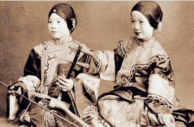 Gái lầu xanh thời nhà Thanh trông như thế nào, đừng bị phim truyền hình đánh lừa, ảnh thật lật đổ ba quan điểm