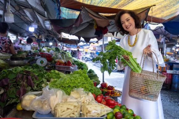 2 NSND &#x111;&#xEC;nh &#x111;&#xE1;m n&#xE0;y t&#x1EEB;ng s&#x1EDF; h&#x1EEF;u nhan s&#x1EAF;c &#x27;n&#x1EE9;c ti&#x1EBF;ng H&#xE0; Th&#xE0;nh&#x27;, c&#xF3; cu&#x1ED9;c s&#x1ED1;ng h&#xF4;n nh&#xE2;n h&#x1A1;n 30 n&#x103;m ng&#x1EAD;p tr&#xE0;n h&#x1EA1;nh ph&#xFA;c kh&#xF4;ng c&#x1EA7;n c&#x1B0;&#x1EDB;i xin