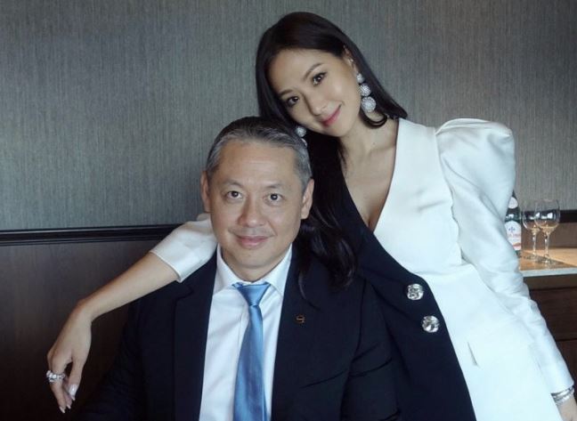 Mỹ nữ 13 tuổi “cưa đổ” chồng tỷ phú, kiếm được 4500 tỷ trong một đêm khiến chồng ngả mũ