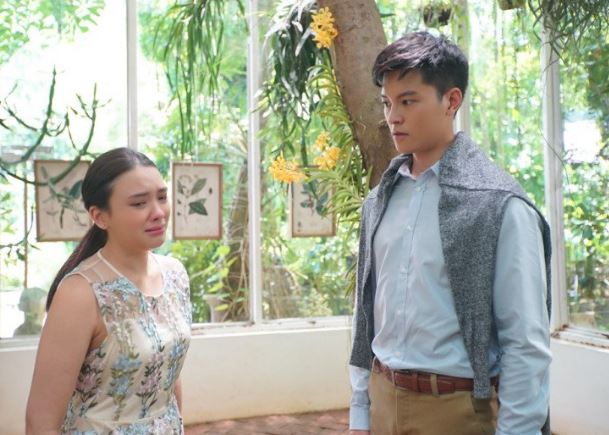 Thấy chiếc váy ngủ màu đỏ gợi cảm chồng tặng, tôi điều tra rồi ê chề biết bị cắm sừng