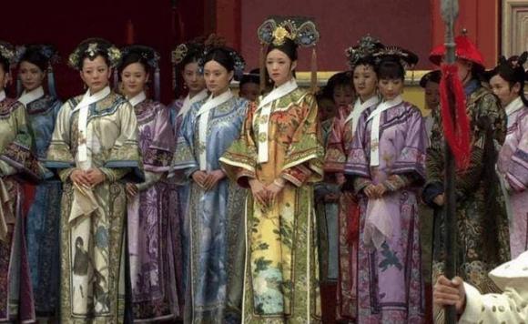 Thân phận của thê thiếp và hoàng hậu có sự khác biệt lớn, có thể thấy được qua chi tiết về chỗ ngủ, chẳng trách các phi tần đều ghen tị