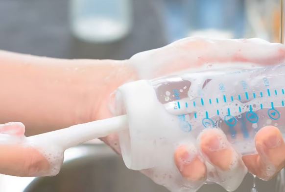 Những sai lầm trong thói quen vệ sinh bình sữa, khiến trẻ dễ mắc bệnh