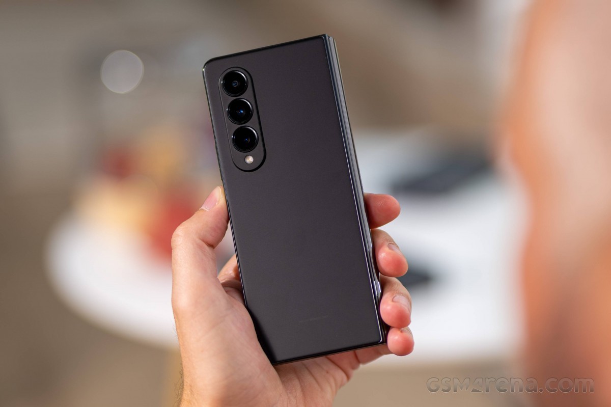 Samsung Galaxy Z Fold4 rẻ chưa từng có, giảm kỷ lục 20 triệu đồng, điện thoại gập giá rẻ out trình iPhone 15