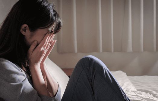 Suốt một tuần chị tôi nằm viện, anh rể không đến thăm, thế mà vừa xuất viện anh trao luôn tờ đơn ly hôn làm mọi người sửng sốt