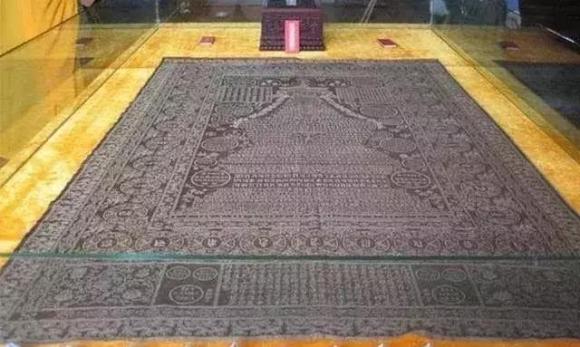 Tấm vải liệm của Càn Long mà Tôn Điện Anh vứt đi được đấu giá với 130 triệu tệ, nó có đáng giá như vậy không?