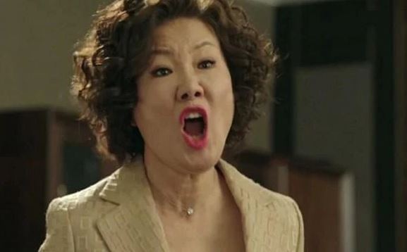 Tính 'sính ngoại' của mẹ chồng khiến tôi ức chế tới mức muốn trầm cảm