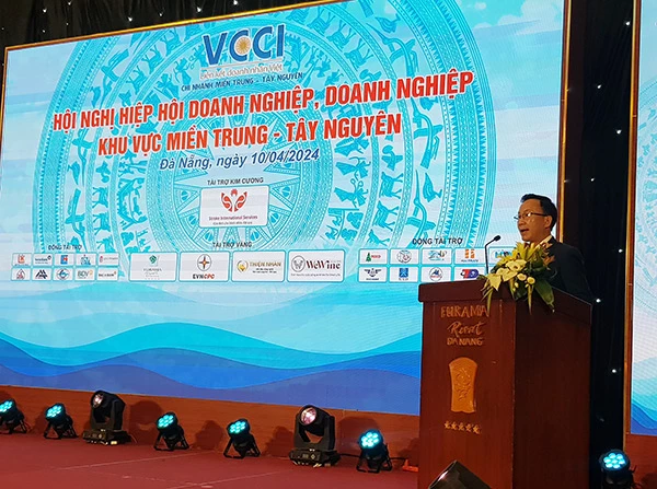 Giám đốc VCCI miền Trung - Tây Nguyên Nguyễn Tiến Quang phát biểu tại hội nghị chiều 10/4.