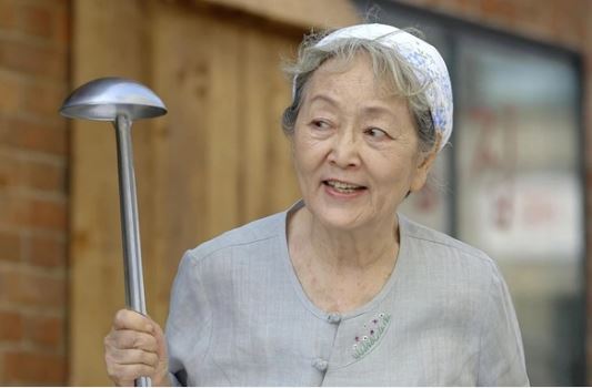 Hiếm khi mẹ chồng tôi gây sự với ai, nhưng hôm nay chứng kiến cảnh bà chống tay bênh con dâu với cháu nội, tôi thực sự thấy nể phục bà vô cùng!