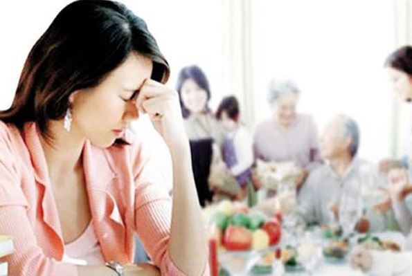 Tôi tái mặt khi bố mẹ chồng tuyên bố cho đất chính con trai tôi