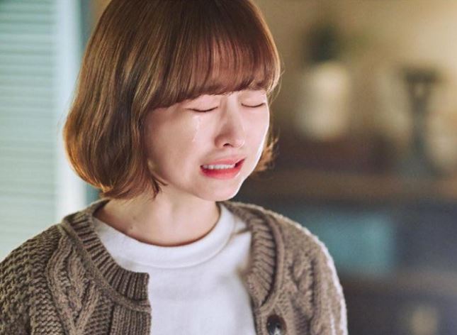 Bà nội chồng trên núi xuống nhờ tôi đưa đi khám, tối về mẹ chồng quẳng hết đồ đạc của tôi ra đường