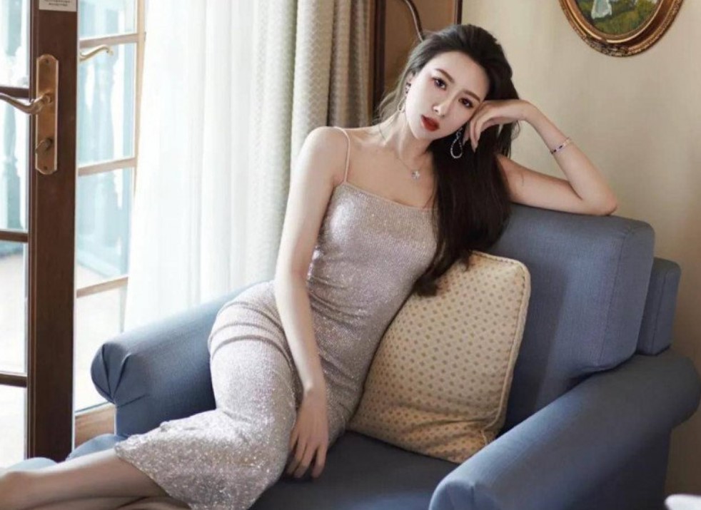 Hot mom nổi tiếng sinh con xong vẫn đẹp vạn người mê