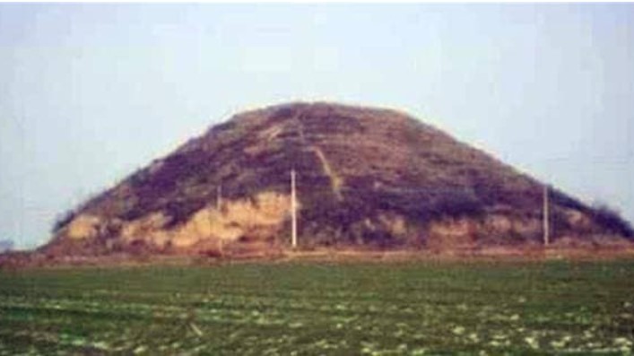 Ở tỉnh Hà Bắc có một ngọn đồi trọc cỏ, đội khảo cổ sau khi kiểm tra đã phát hiện ra điều kỳ lạ và xin: Hãy cử người tới bảo vệ chúng tôi!