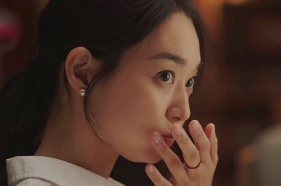 Mẹ chồng làm sẵn nồi thịt đông, tôi đi làm về hâm nóng lên ăn liền bị bà đổ hết lên váy