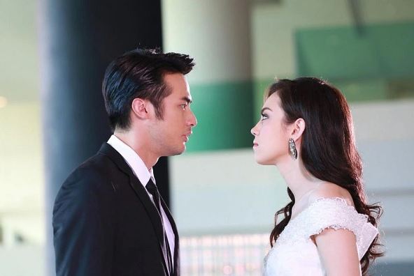 Mẹ chồng ốm mà vợ thờ ơ đi sớm về khuya, tôi đau đến tận tim gan khi nhìn thấy bộ quần áo lấm lem rơi ra từ cốp xe