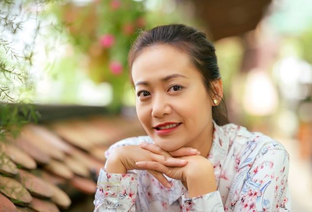 Ng&#x1B0;&#x1EDD;i &#x111;&#x1EB9;p T&#xE2;y &#x110;&#xF4; nh&#x1EAD;n vai &quot;h&#xE0;ng d&#x1EA1;t&quot; tu&#x1ED5;i U50, ngo&#xE0;i &#x111;&#x1EDD;i l&#xE0; m&#x1EB9; k&#x1EBF; l&#xFD; t&#x1B0;&#x1EDF;ng, nh&#xEC;n con c&#x1EE7;a ch&#x1ED3;ng th&#xE0;nh c&#xF4;ng