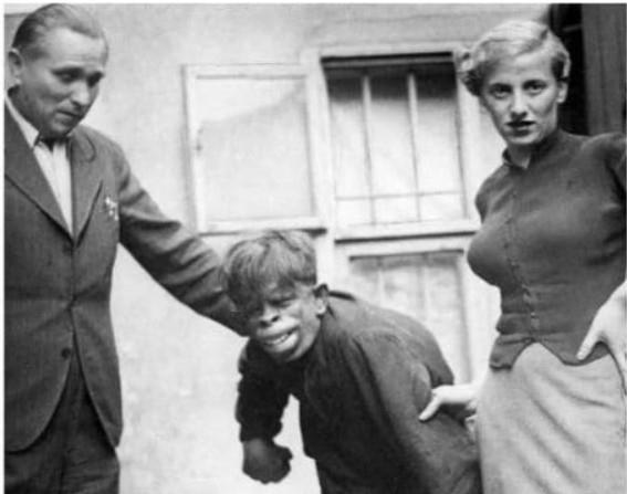 Năm 1937, người ta nói rằng người đàn ông trông kỳ lạ này là một người vượn người được tìm thấy trong rừng rậm Brazil!