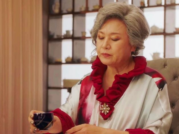 Mẹ chồng tức giận vì bánh sinh nhật bé hơn con dâu, ông xã tôi chỉ bênh 1 câu khiến bà câm nín